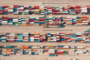 747x420-shipping-containers_300x200_crop_478b24840a
